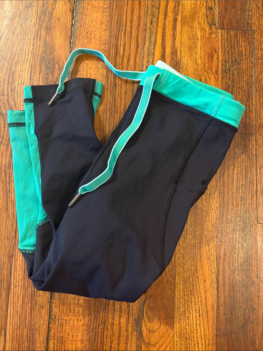 🎉Lululemon athletica Black Leggings with Green Waistband and Drawstring